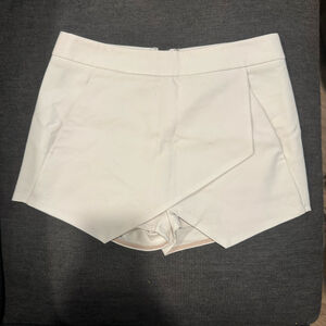 Express White Geometric Shorts Size 00
